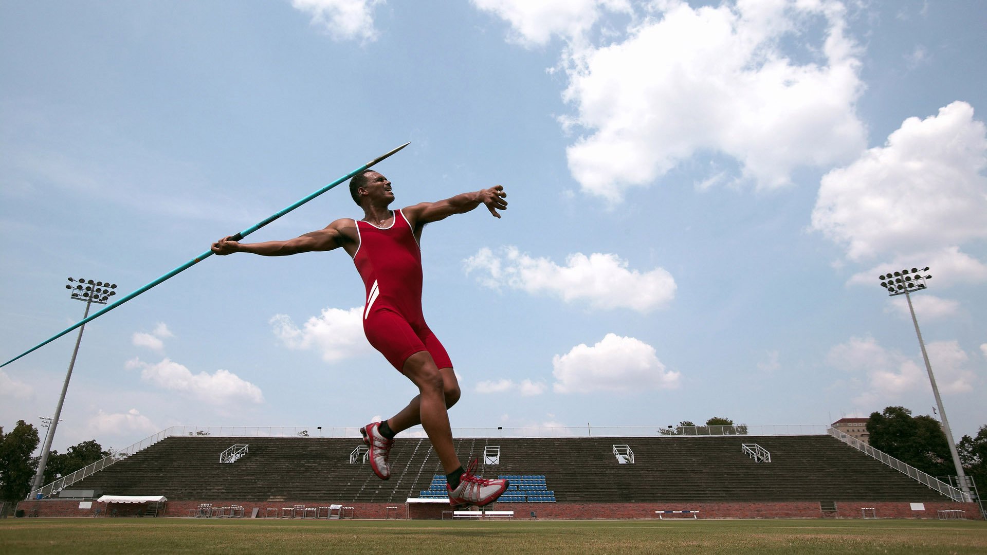 《赛事直播互动创新：观众参与度再创新高》，赛事直播方案